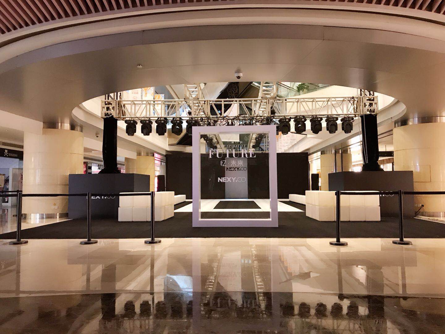 <b>商業(yè)美陳道具制作公司講述如何營(yíng)造消費(fèi)氛</b>